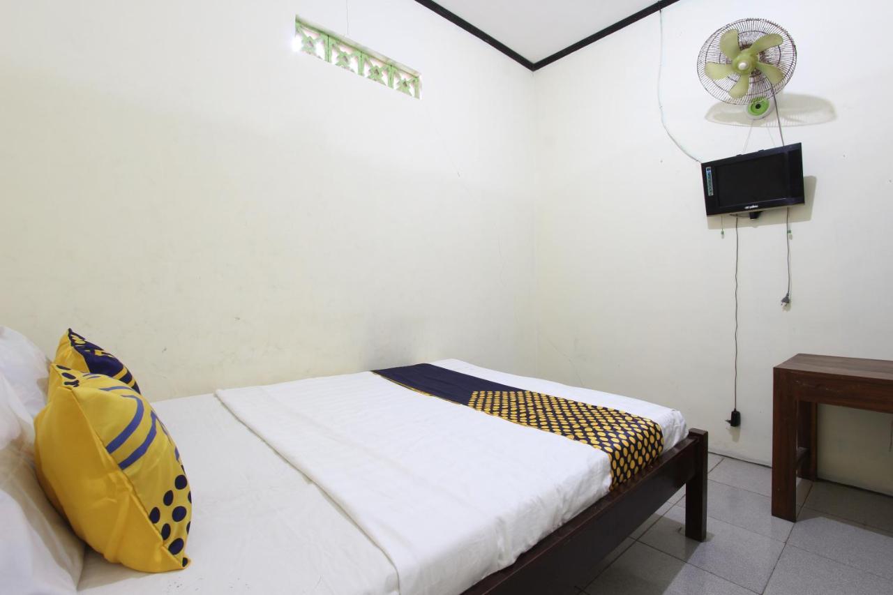 Oyo 92231 Penginapan Tanjung Alang Syariah Makassar Eksteriør bilde