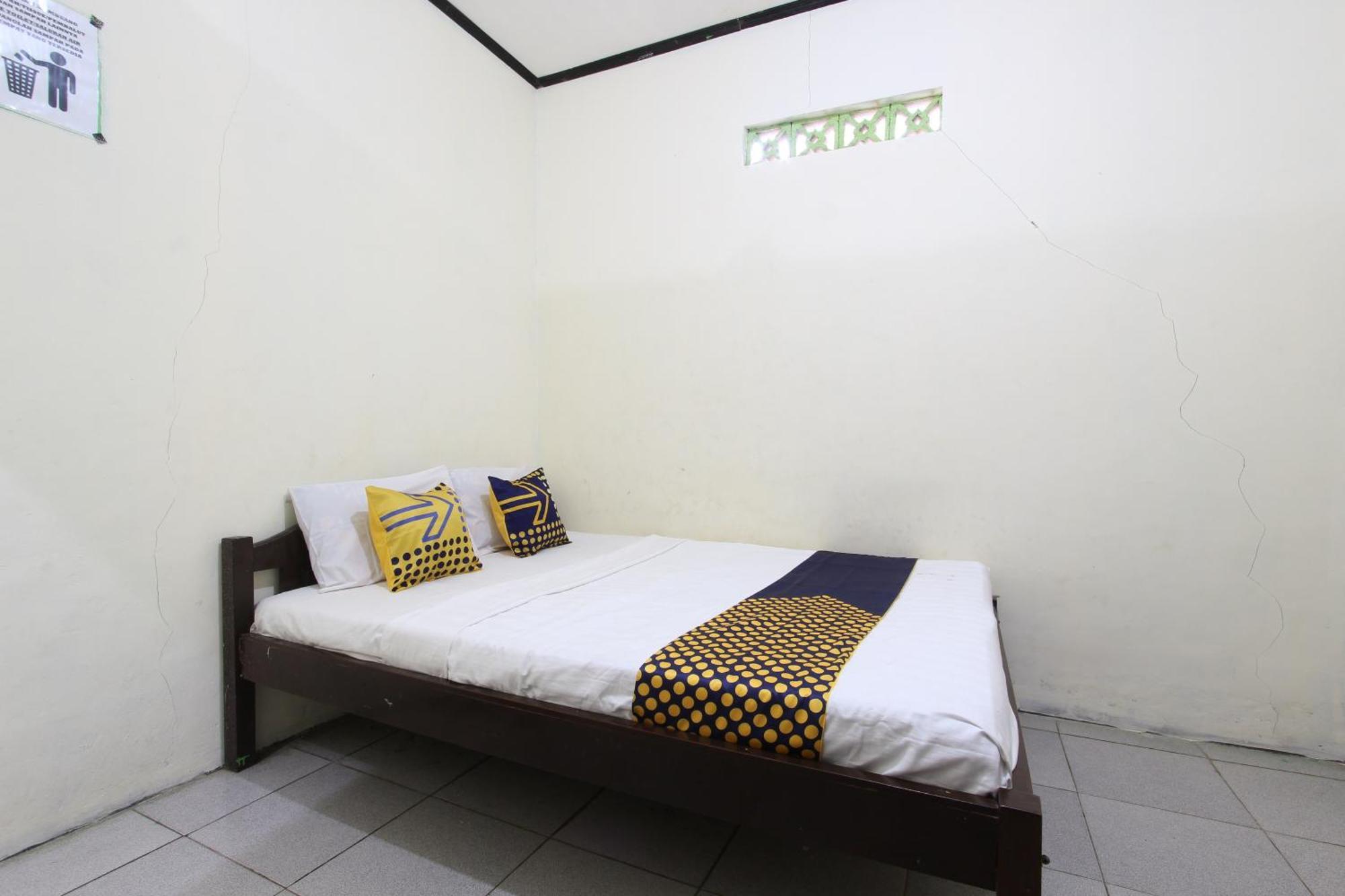 Oyo 92231 Penginapan Tanjung Alang Syariah Makassar Eksteriør bilde